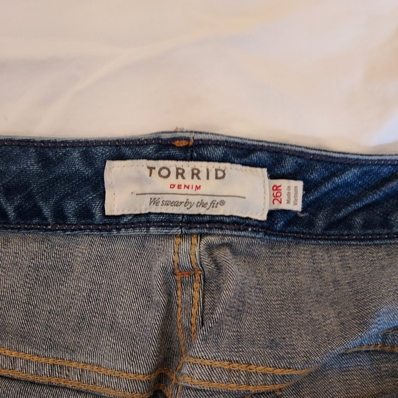 Torrid Boyfriend jeans 26R - Picture 3 of 4